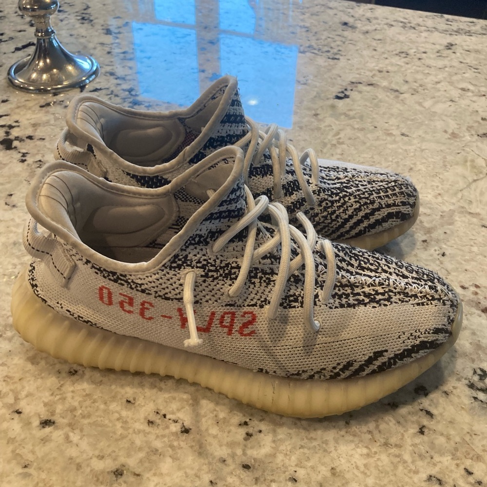Yeezy 350 zebra mens size 8 AUTHENTIC